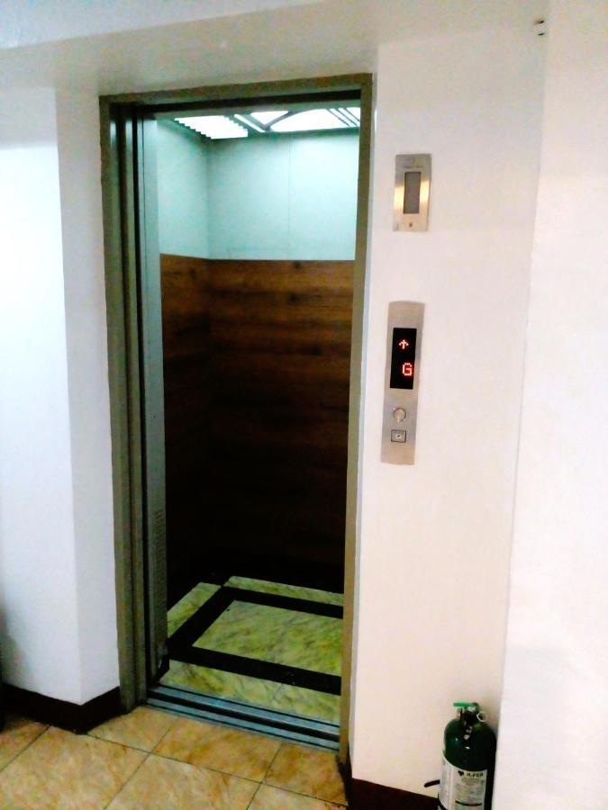 Makati Poblacion Hotel 曼达卢永 外观 照片