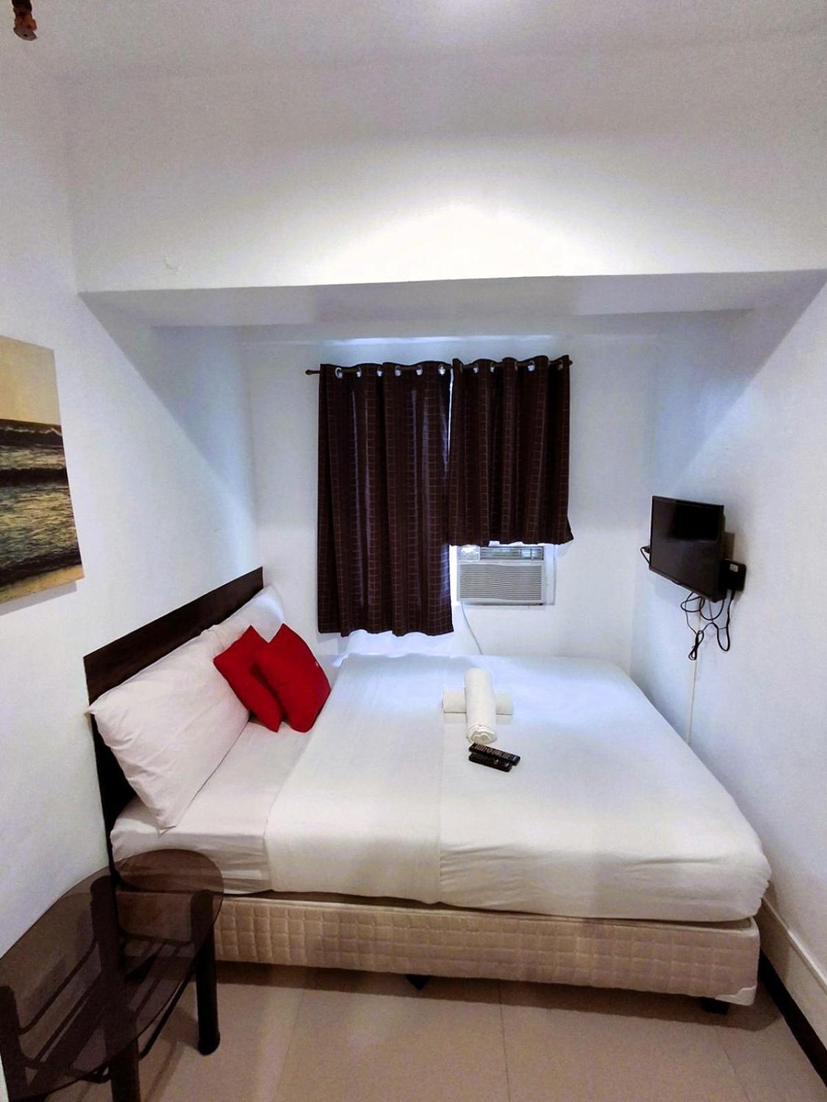 Makati Poblacion Hotel 曼达卢永 外观 照片