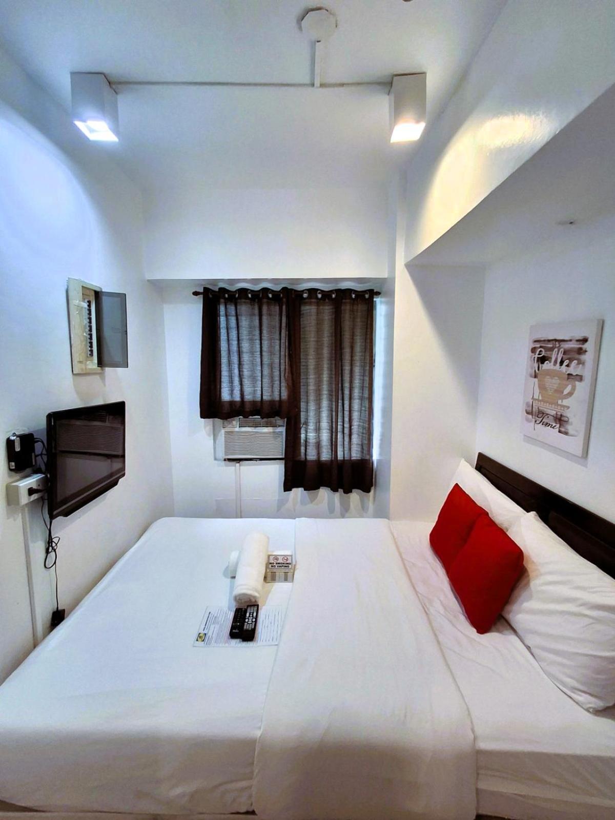 Makati Poblacion Hotel 曼达卢永 外观 照片